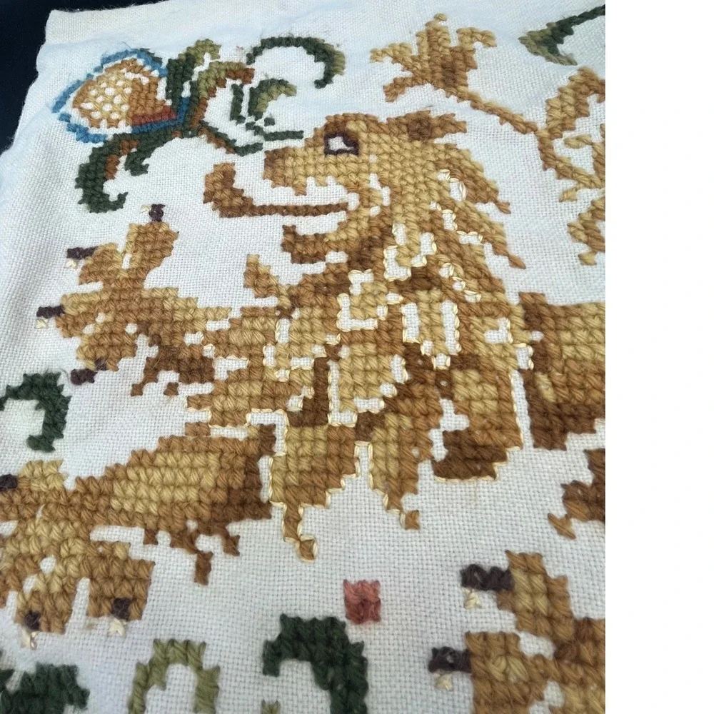 Vintage Cross stitch Lion Rampant‎ Pillow Cover Gold Green Heraldic Crest
